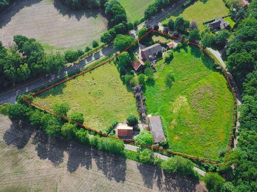 Bild 1 - Großes Wohnhaus mit Nebengebäuden - Pferdehaltung möglich.