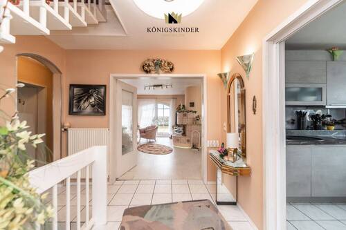 ...großer Eingangsbereich... - 