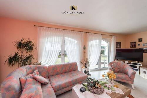 ...und Wohnzimmer mit Gartenzugang... - 