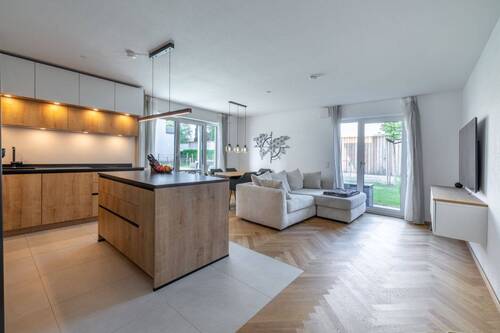 Wohnzimmer - 3 Zimmer Etagenwohnung zum Kaufen in Erding