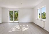 Living room - Essen: 4-Room Apartment, 6.3% ROI, Newly renovated & No Comission