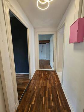 Flur zu den Zimmern - Etagenwohnung mit 55,50 m&sup2; in Berlin zum Kaufen