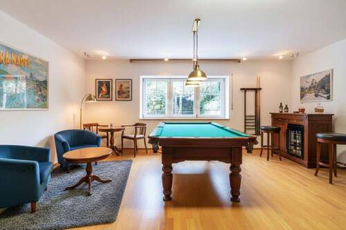 Büro oder Hobbyraum im UG mit Einrichtungsbeispiel - 