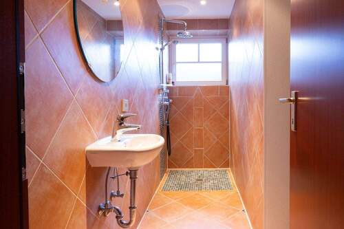 Dusche im Wellnessbereich - 