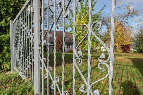 Einfahrtstor zum Garten - 