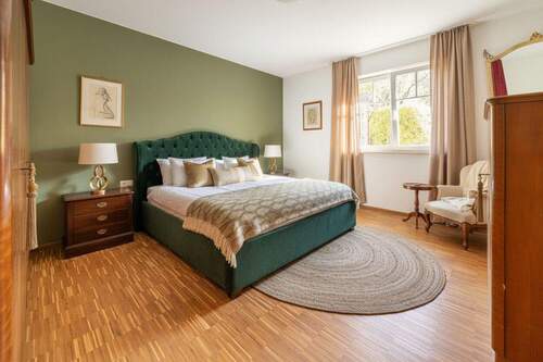 Schlafzimmer im EG mit Einrichtungsbeispiel - 