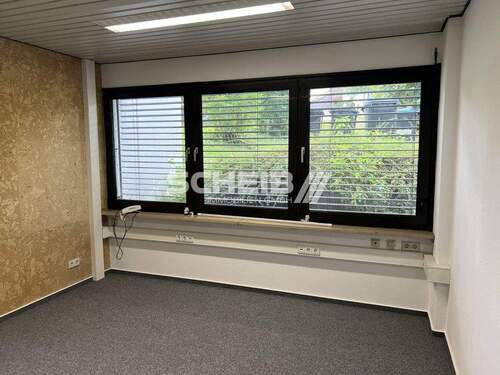hell durch Fenster - Büro in Crailsheim