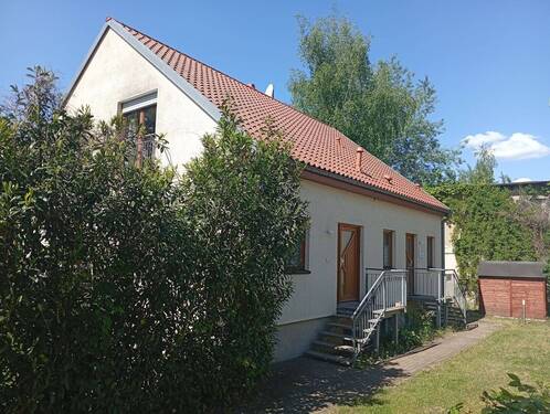 Blick auf die Eingänge im Erdgeschoss.jpg - Einfamilienhaus mit 280,00 m&sup2; in Berlin zum Kaufen