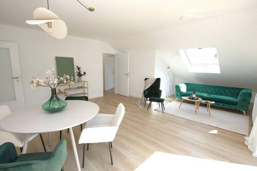 Wohn- & Esszimmer - Provisionsfrei: Sanierte 3-Zimmer-Wohnung in Marburg-Marbach 