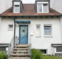 ***REIHENMITTELHAUS MIT TERRASSE UND GARTEN IN IDYLLISCHER LAGE*** - Fürth Burgfarrnbach