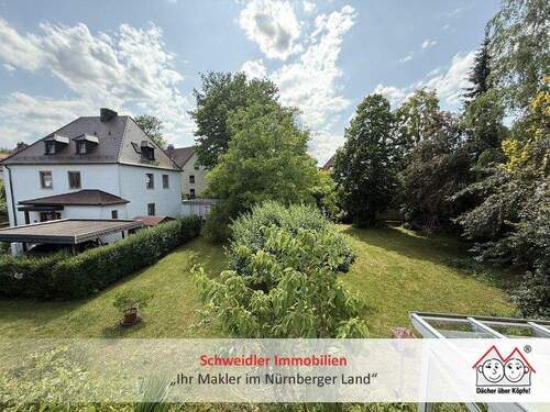 Blick in den Garten - Helle 3-Zimmer-Wohnung in zentraler & begehrter Wohnlage von Lauf