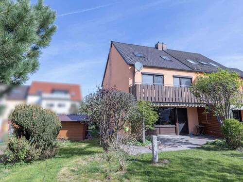 Hausansicht Gartenseite - Gepflegtes REH mit zwei Bädern in ruhiger Lage Oberasbach Haus kaufen