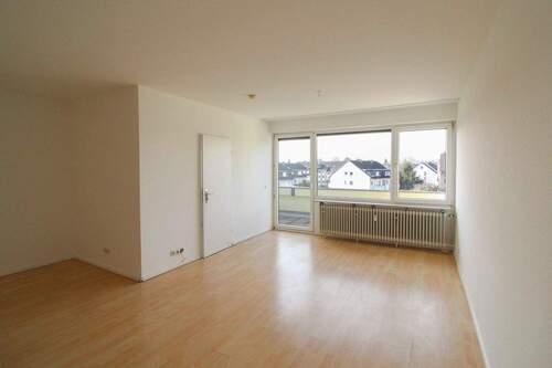 Wohn-Schlafzimmer - 1 Zimmer Einfamilienhaus zum Kaufen in Langenfeld (Rheinland)