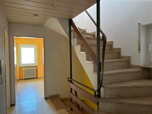 15 Treppenaufgang zum Dachboden.jpg - 