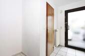 Eingangsdiele mit viel Platz für eine Garderobe - 4 Zimmer Reihenendhaus in Bad Honnef