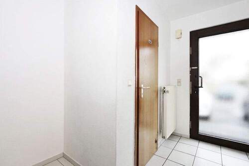 Eingangsdiele mit viel Platz für eine Garderobe - 4 Zimmer Reihenendhaus in Bad Honnef