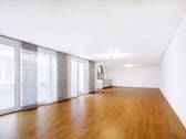Wohnzimmer - 4 Zimmer Etagenwohnung in Stuttgart
