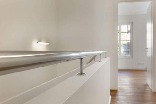 Linien, die den Weg begleiten - 