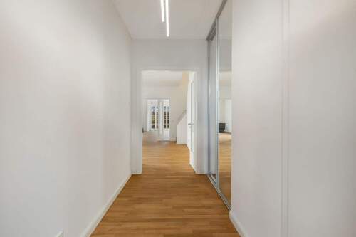 Der erste Gruß des Hauses - 5 Zimmer Reihenendhaus zum Kaufen in Düsseldorf