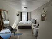 Doppelzimmer - Stark! Wer will eine Pension in Adorf?