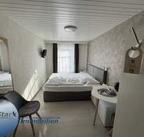 Stark! Wer will eine Pension in Adorf?