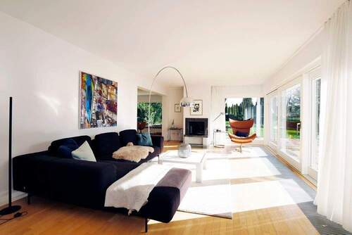 Heller Wohnbereich mit Zugang zum Garten - Einfamilienhaus mit 251,00 m&sup2; in Sankt Augustin zur Miete