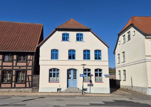 1 - Repräsentatives Wohn- und Geschäftshaus in zentraler Innenstadtlage von Crivitz zu verkaufen.
