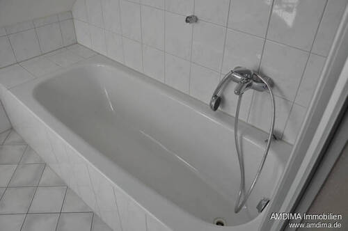 Badewanne - 3 Zimmer Etagenwohnung in Nürnberg