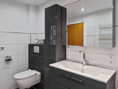 Badezimmer OG - Werz Immobilien - 