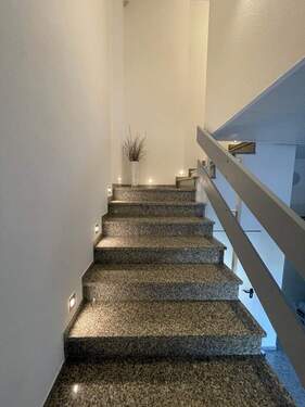 Treppenaufgang zur 5 Zimmer Whg - Mehrfamilienhaus, Wohnhaus mit 588,00 m&sup2; in Aalen zum Kaufen