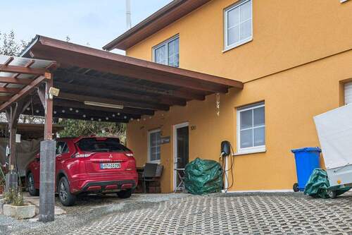 Einfahrt/Carport - 