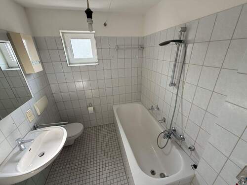 Badezimmer - 2 Zimmer Etagenwohnung zur Miete in Wolfsburg
