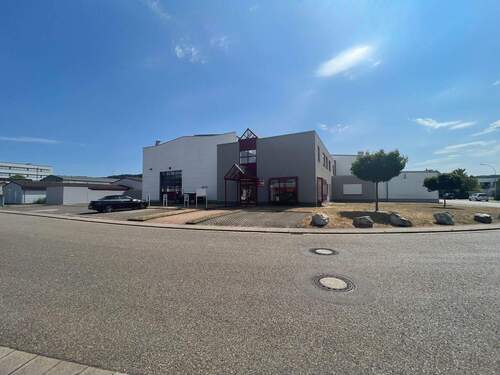 Bürogebäude und 1. Halle - 