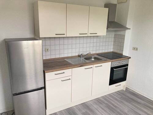 Küche - EINBAUKÜCHE INKLUSIVE... - 299,00&nbsp;EUR Kaltmiete, ca.&nbsp; 47,40&nbsp;m&sup2;&nbsp;Wohnfl&auml;che