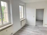 Wohnzimmer - 2 Zimmer Etagenwohnung zur Miete in Dessau-Roßlau