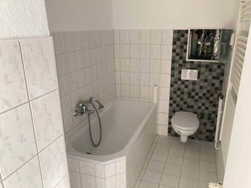 Badezimmer - Etagenwohnung mit 47,40 m&sup2; in Dessau-Roßlau zur Miete