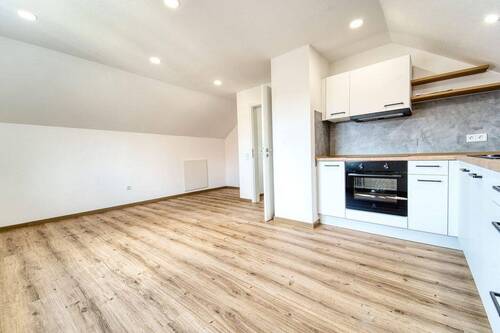 Bild 1 - Kernsanierte DG-Wohnung mit neuer Einbauküche zu vermieten
