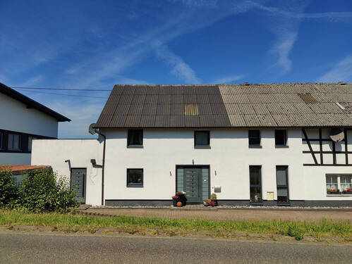 Hausansicht - 5 Zimmer Doppelhaushälfte in Altenkirchen