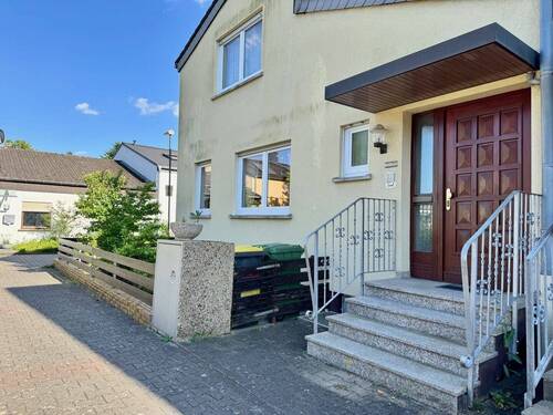Eingangstür - 4 Zimmer Reihenendhaus zum Kaufen in Offenbach