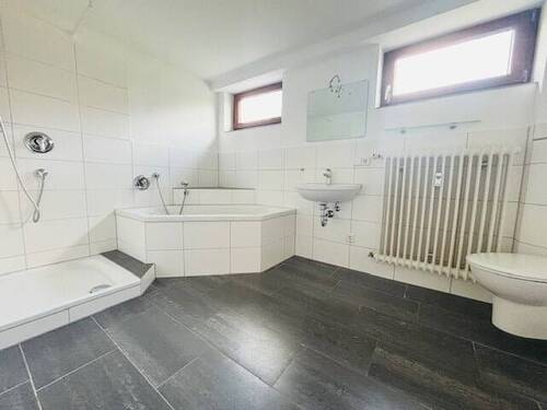 Tageslichtbadezimmer UG - 