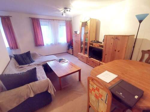 Wohnzimmer - 2 Zimmer Etagenwohnung zum Kaufen in Pforzheim