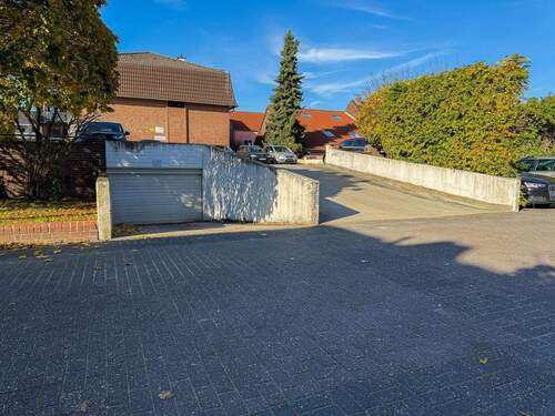 Tiefgarage + Außenstellplätze - 