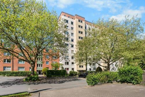 Hausansicht - 4 Zimmer Etagenwohnung zum Kaufen in Hamburg / Meiendorf