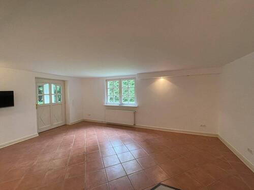 Wohnlicher Raum im Souterrain - 