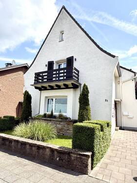 Außenansicht - Freistehendes Einfamilienhaus mit traumhaftem Gartenidyll in Duisburg-Bergheim