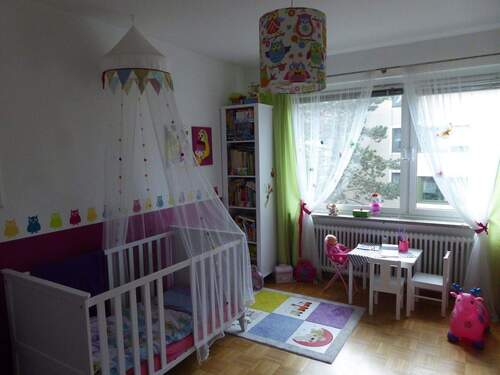 Kinder- oder Arbeitszimmer - 