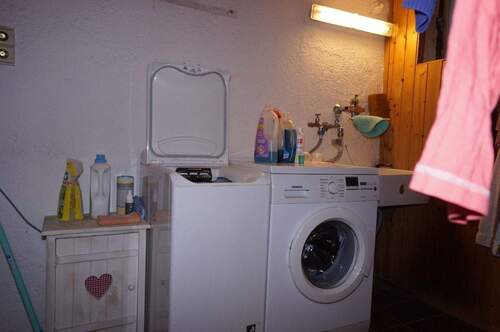 Stellmöglichkeit eigene Waschmaschine und Trockner im Keller - 