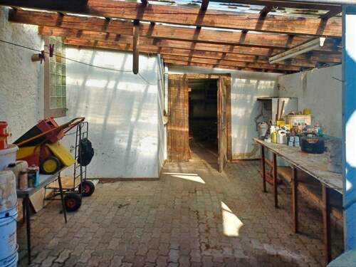 Innenhof mit Zugang Werkstatt - 