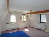 Zimmer im Dachgeschoss - 