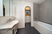 modernes Badezimmer - 